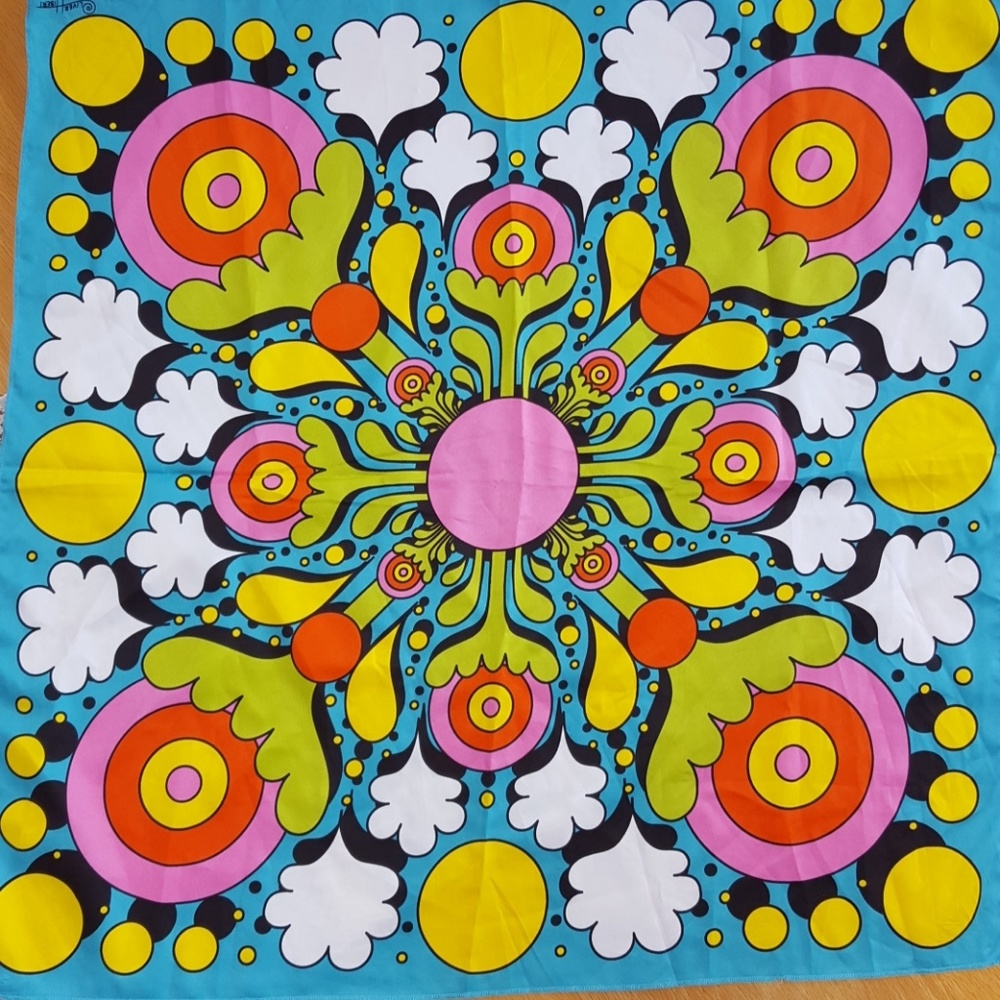 LUSH Retro Knot Wrap